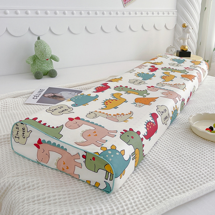 91家纺网 家纺一手货源 找家纺 良佐生活 2024新款全棉贡缎双人乳胶枕枕套 漫步恐龙