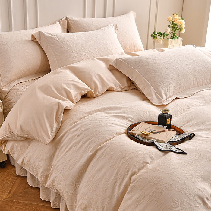 91家纺网 家纺一手货源 找家纺 金艾草 2024新款水洗全棉浮雕提花床盖四件套 蜀锦-茉莉白