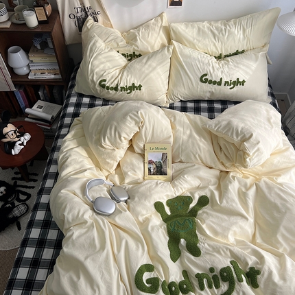 原素2024潮牌同款小熊大版毛巾绣四件套 Good night熊黄格