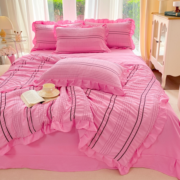 91家纺网 家纺一手货源 找家纺 梦莱斯 2024新款韩版条纹泡泡纱夏被四件套 条纹泡泡纱-西瓜红