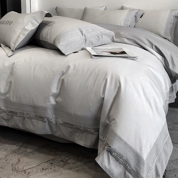 91家纺网 家纺一手货源 找家纺  【2024高端奢品】A类母婴级100支长绒棉四件套重工刺绣轻奢风拼接款澳棉简约床上用品  奥蒂斯-优雅灰