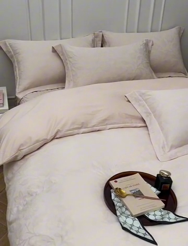 91家纺网 家纺一手货源 找家纺 金艾草 2024新款水洗全棉浮雕提花床盖四件套 蜀锦-茉莉白