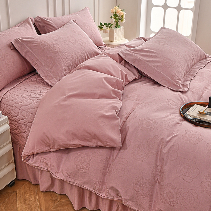 91家纺网 家纺一手货源 找家纺 金艾草 2024新款水洗全棉浮雕提花床盖四件套 轻颜-珊瑚粉