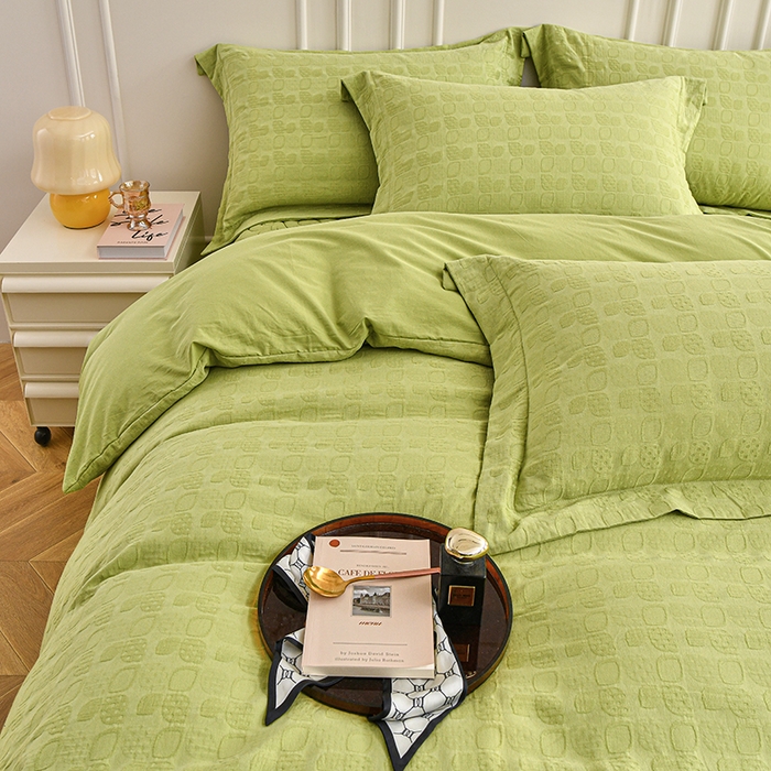 91家纺网 家纺一手货源 找家纺 金艾草 2024新款水洗全棉浮雕提花床盖四件套 片叶情-豆绿