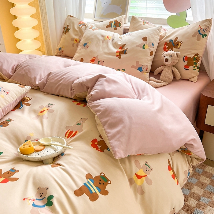 91家纺网 家纺一手货源 找家纺 妖妖家纺 2024新款超柔软糯水洗云朵棉印花四季款四件套 滑板小熊