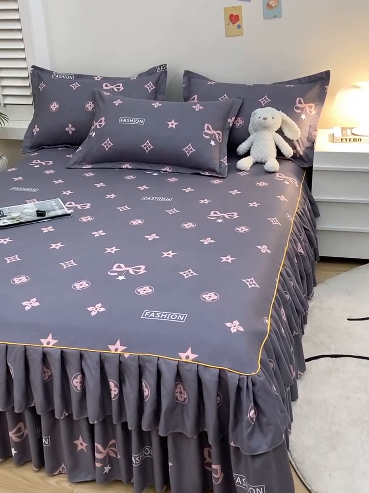 91家纺网 家纺一手货源 找家纺 艾橙 2024新款140克植物羊绒双边单床裙 卡漫时光