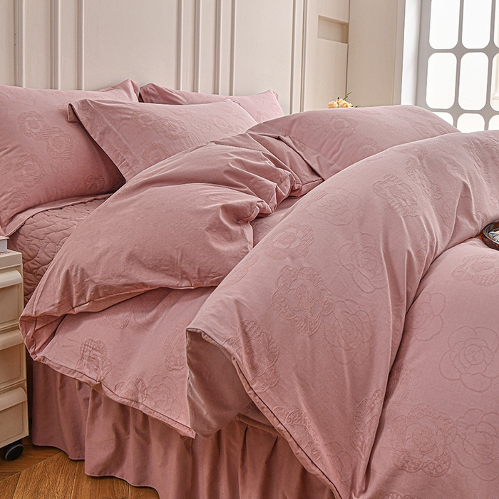 91家纺网 家纺一手货源 找家纺 金艾草 2024新款水洗全棉浮雕提花床盖四件套 轻颜-珊瑚粉