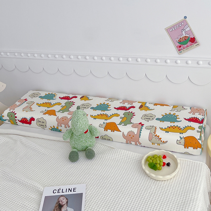 91家纺网 家纺一手货源 找家纺 良佐生活 2024新款全棉贡缎双人乳胶枕枕套 漫步恐龙