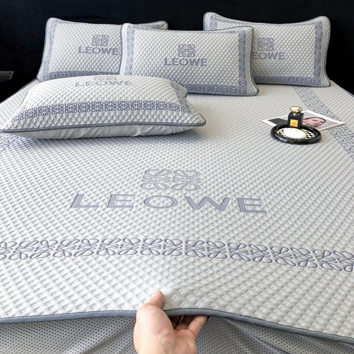 91家纺网 家纺一手货源 找家纺 首尔家纺 2024新款凉豆豆凉席床笠凉感丝凉席大版系列 伊薇-高级灰