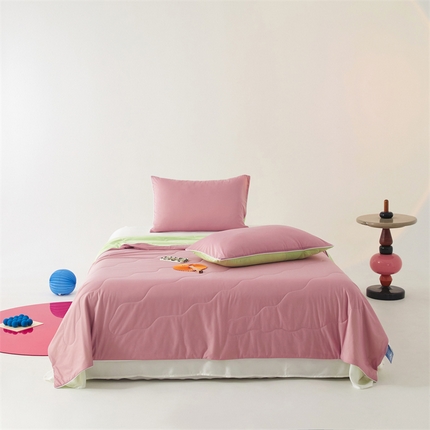 91家纺网 家纺一手货源 找家纺 （总）头等舱 2025新款凉感针织西瓜冰激凌大豆抗菌夏被（空镜图）