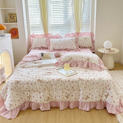 91家纺网 家纺一手货源 找家纺 仟网汇 2024新款韩版糯糯棉花边夏被四件套田园法式 玫瑰熊