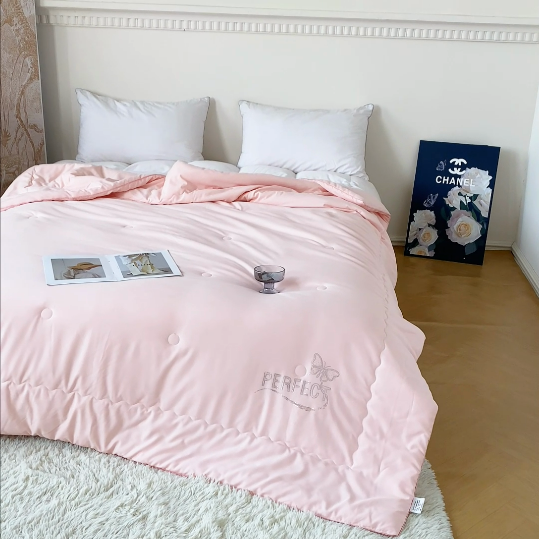 91家纺网 家纺一手货源 找家纺 左右家纺 2024新款千鸟格提花夏被春秋被冬被  粉玉