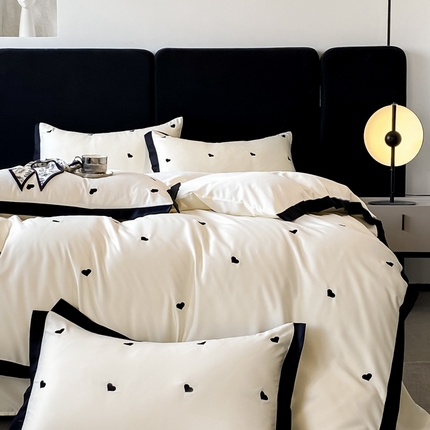 91家纺网 家纺一手货源 找家纺 （总）宇航家纺 2025新款水洗真丝天丝四件套刺绣爱心蝴蝶结系列