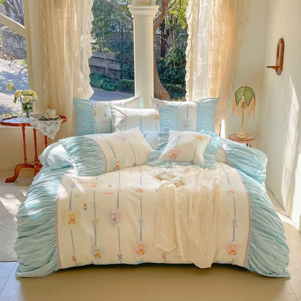 91家纺网 家纺一手货源 找家纺 塔塔 2025新款洛丽塔全棉拼接嵌边打褶四件套 蛋糕小熊