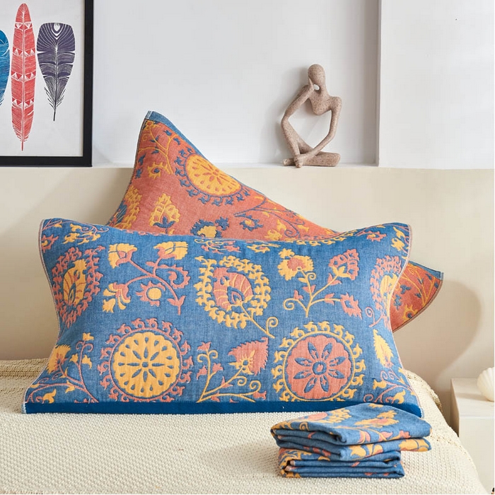 91家纺网 家纺一手货源 找家纺 朴尔毛巾被 2024年民族风彩棉系列四层纱布枕巾 花花世界蓝52*78cm/一对