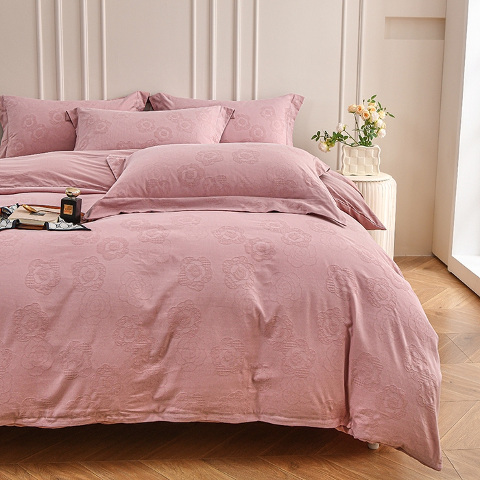 91家纺网 家纺一手货源 找家纺 金艾草 2024新款水洗全棉浮雕提花床盖四件套 轻颜-珊瑚粉