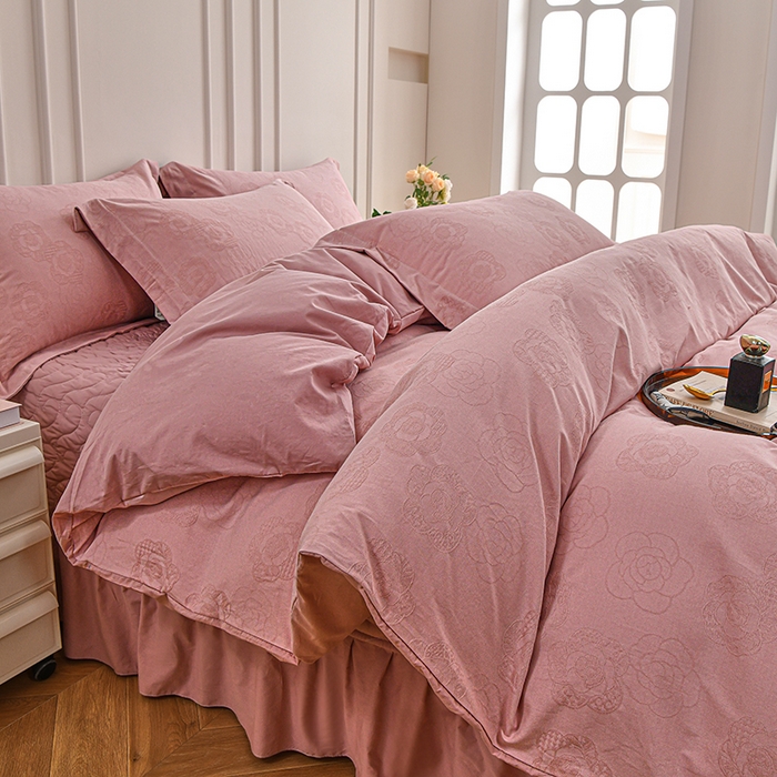 91家纺网 家纺一手货源 找家纺 金艾草 2024新款水洗全棉浮雕提花床盖四件套 轻颜-珊瑚粉