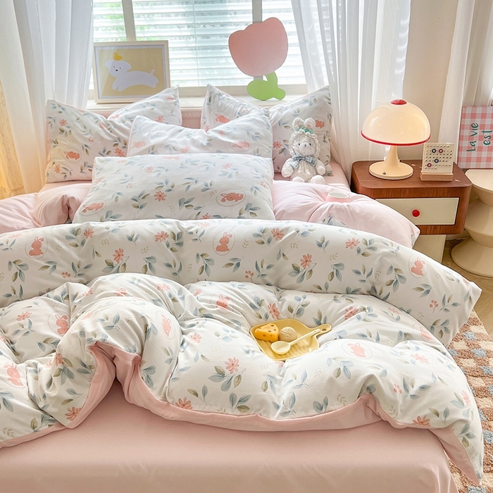 91家纺网 家纺一手货源 找家纺 妖妖家纺 2024新款超柔软糯水洗云朵棉印花四季款四件套 误入花园