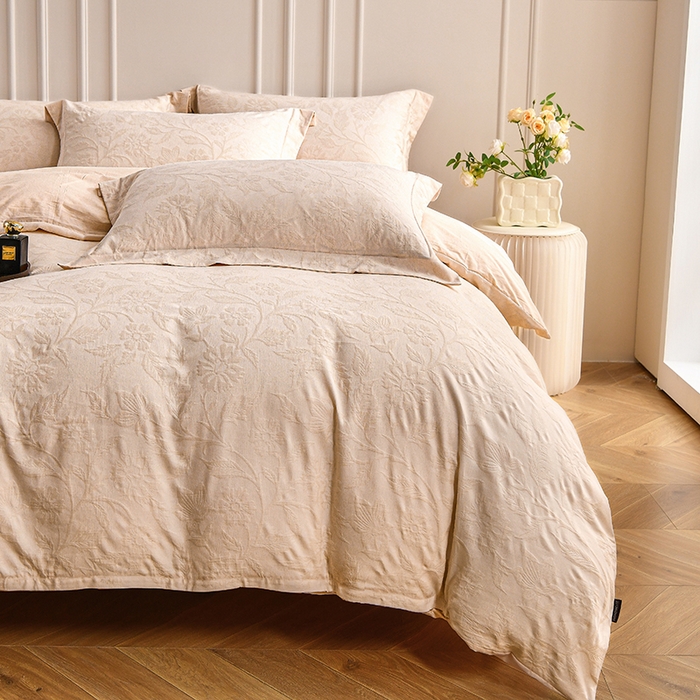 91家纺网 家纺一手货源 找家纺 金艾草 2024新款水洗全棉浮雕提花床盖四件套 蜀锦-茉莉白