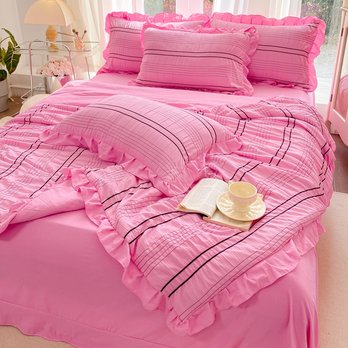 91家纺网 家纺一手货源 找家纺 梦莱斯 2024新款韩版条纹泡泡纱夏被四件套 条纹泡泡纱-西瓜红