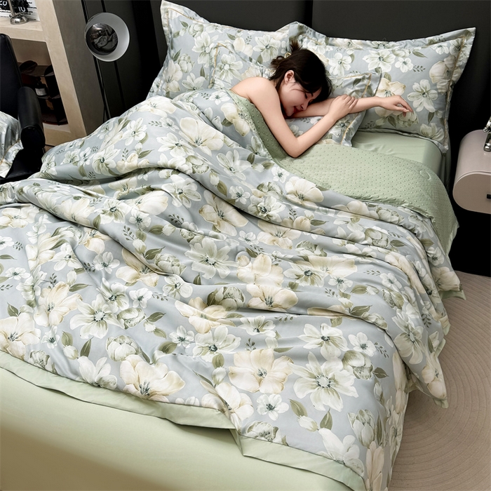 91家纺网 家纺一手货源 找家纺 满羽家纺 2024热款冰丝绸冰豆豆被夏被四件套凉感空调被 馨语浅绿