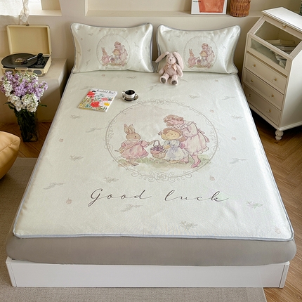 91家纺网 家纺一手货源 找家纺 萝莉家纺 2024新款大版冰丝凉席床席床笠款 去摘蓝莓吧-平席款 