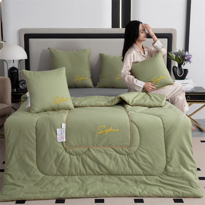 91家纺网 家纺一手货源 找家纺 照世家纺 2024新款时尚简约抗菌棉抱枕被 嫩绿