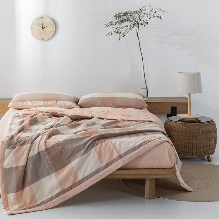 91家纺网 家纺一手货源 找家纺 棉邦 2024新款全棉水洗棉色织夏被四件套 蜜粉大格