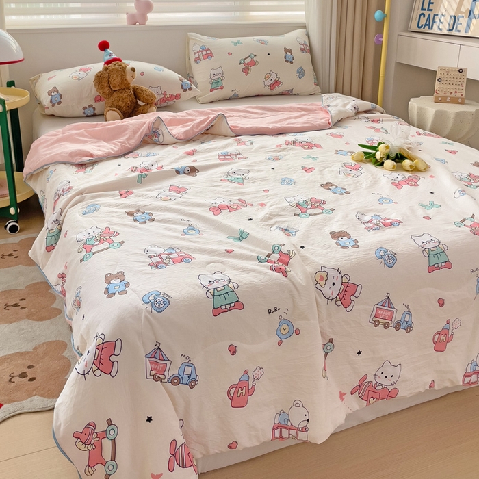 91家纺网 家纺一手货源 找家纺 海岛哥哥 2024新款水洗双层纱超柔单夏被嵌绳款 可爱凯蒂