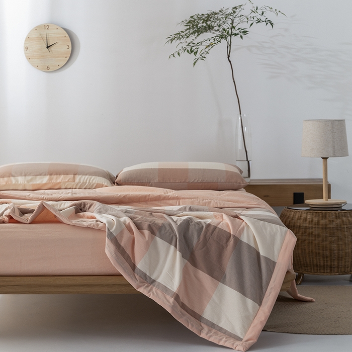 91家纺网 家纺一手货源 找家纺 棉邦 2024新款全棉水洗棉色织夏被四件套 蜜粉大格