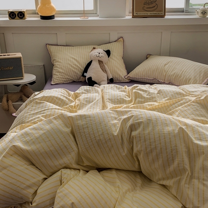 91家纺网 家纺一手货源 找家纺 莱茵家居 2024新款A类多巴胺撞色全棉水洗棉四件套 柠檬黄细条