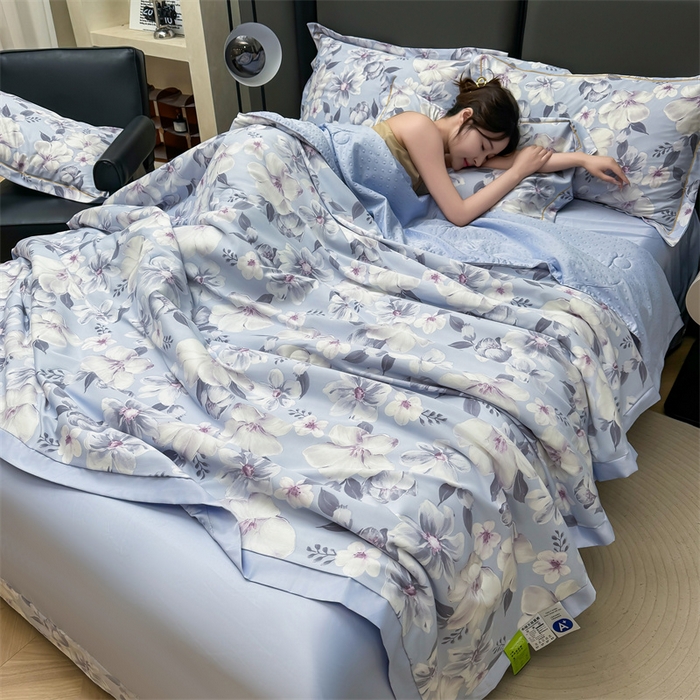 91家纺网 家纺一手货源 找家纺 满羽家纺 2024热款冰丝绸冰豆豆被夏被四件套凉感空调被 馨语 浅紫