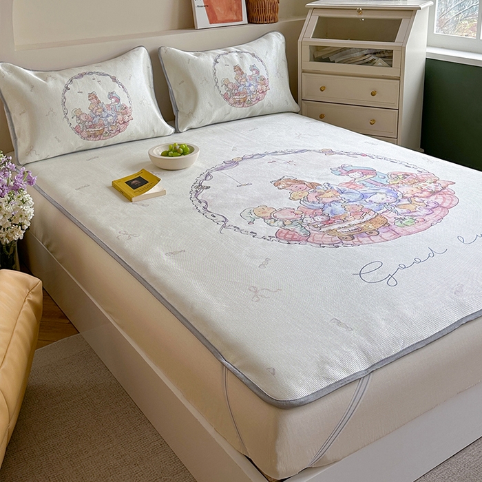 91家纺网 家纺一手货源 找家纺 萝莉家纺 2024新款大版冰丝凉席床席床笠款 我和我的玩具小熊们-平席款 