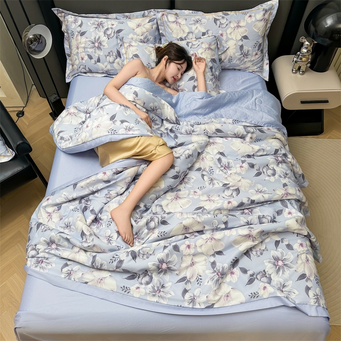 91家纺网 家纺一手货源 找家纺 满羽家纺 2024热款冰丝绸冰豆豆被夏被四件套凉感空调被 馨语 浅紫