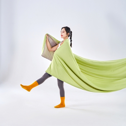 91家纺网 家纺一手货源 找家纺 晚爱家纺 2025新款A类氨纶凉感天丝夏被纯色印花冰淇淋西瓜夏凉被 纯色-绿+灰