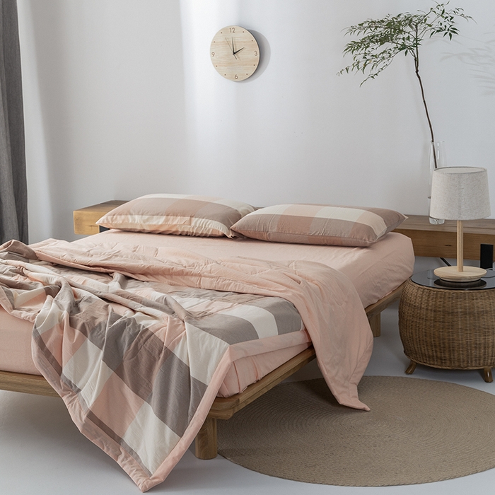 91家纺网 家纺一手货源 找家纺 棉邦 2024新款全棉水洗棉色织夏被四件套 蜜粉大格