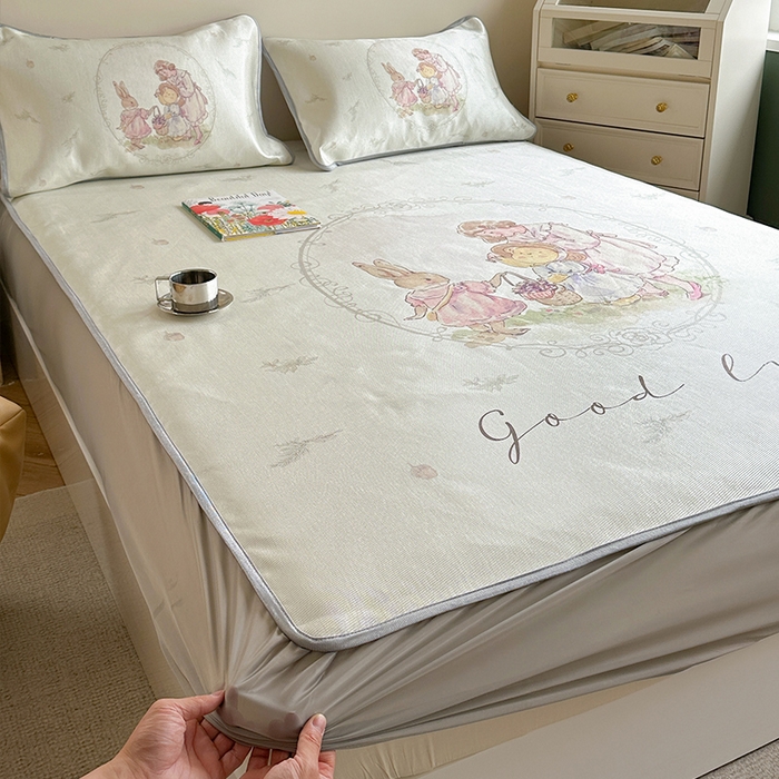 91家纺网 家纺一手货源 找家纺 萝莉家纺 2024新款大版冰丝凉席床席床笠款 去摘蓝莓吧-床笠款