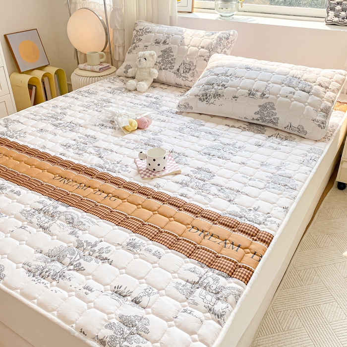 91家纺网 家纺一手货源 找家纺 萌飞2024新款全棉新疆棉花夹棉床垫加厚床褥垫被三件套印花 宁静生活