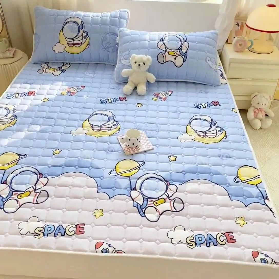 91家纺网 家纺一手货源 找家纺 萌飞2024新款全棉新疆棉花夹棉床垫加厚床褥垫被三件套印花 探索星球