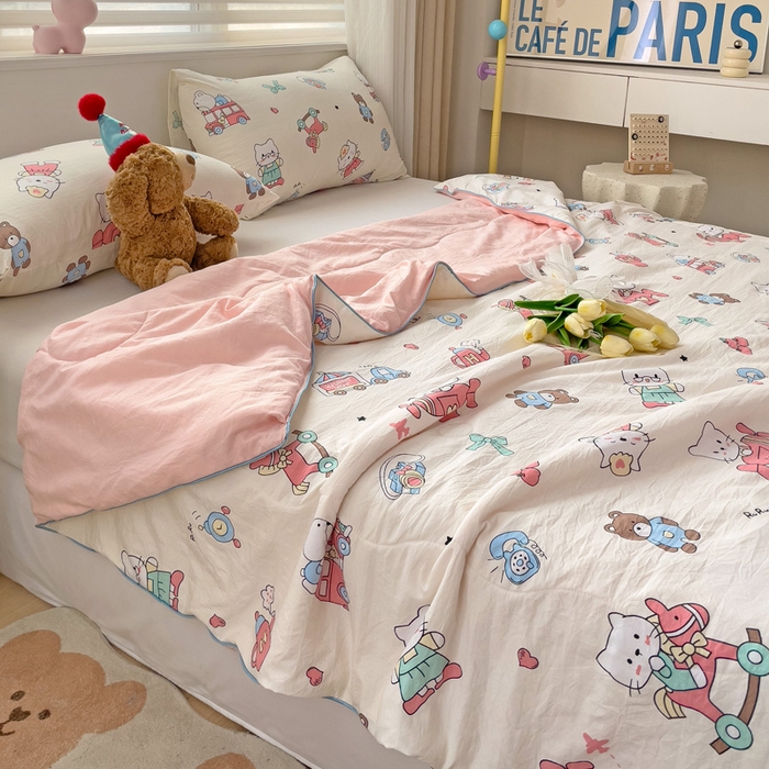 91家纺网 家纺一手货源 找家纺 海岛哥哥 2024新款水洗双层纱超柔单夏被嵌绳款 可爱凯蒂