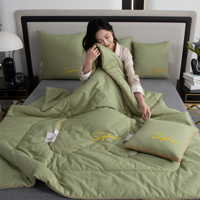 91家纺网 家纺一手货源 找家纺 照世家纺 2024新款时尚简约抗菌棉抱枕被 嫩绿