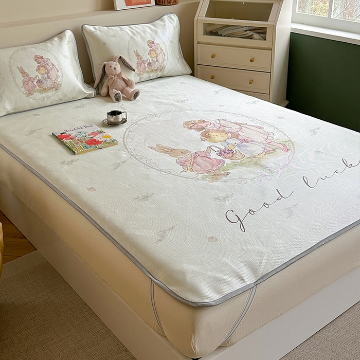 91家纺网 家纺一手货源 找家纺 萝莉家纺 2024新款大版冰丝凉席床席床笠款 去摘蓝莓吧-平席款 