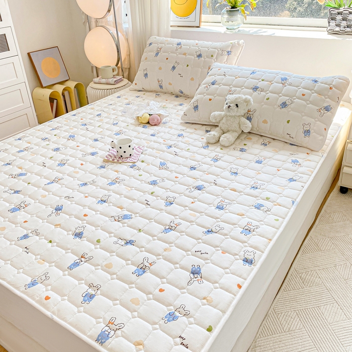 91家纺网 家纺一手货源 找家纺 萌飞2024新款全棉新疆棉花夹棉床垫加厚床褥垫被三件套印花 奈思兔