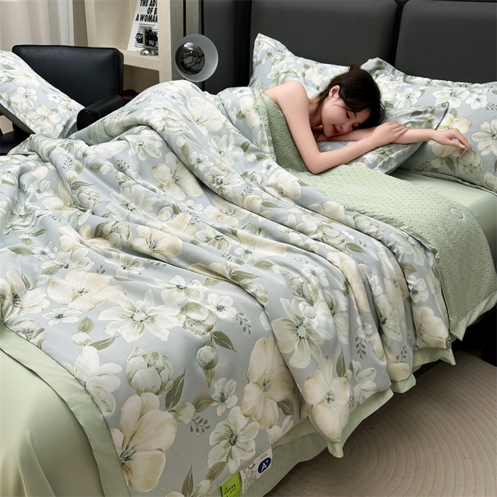 91家纺网 家纺一手货源 找家纺 满羽家纺 2024热款冰丝绸冰豆豆被夏被四件套凉感空调被 馨语浅绿