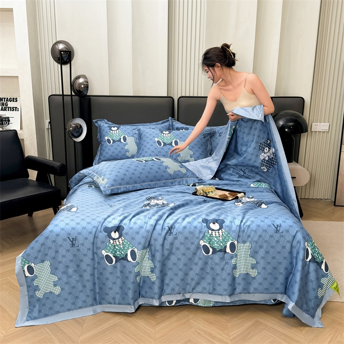 91家纺网 家纺一手货源 找家纺 满羽家纺 2024热款冰丝绸冰豆豆被夏被四件套凉感空调被 呆呆熊蓝