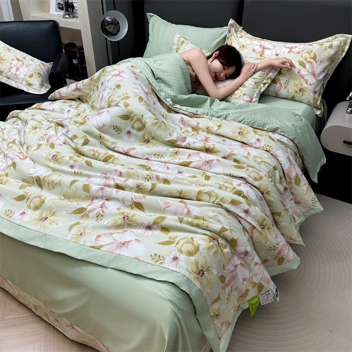 91家纺网 家纺一手货源 找家纺 满羽家纺 2024热款冰丝绸冰豆豆被夏被四件套凉感空调被 馨语浅黄