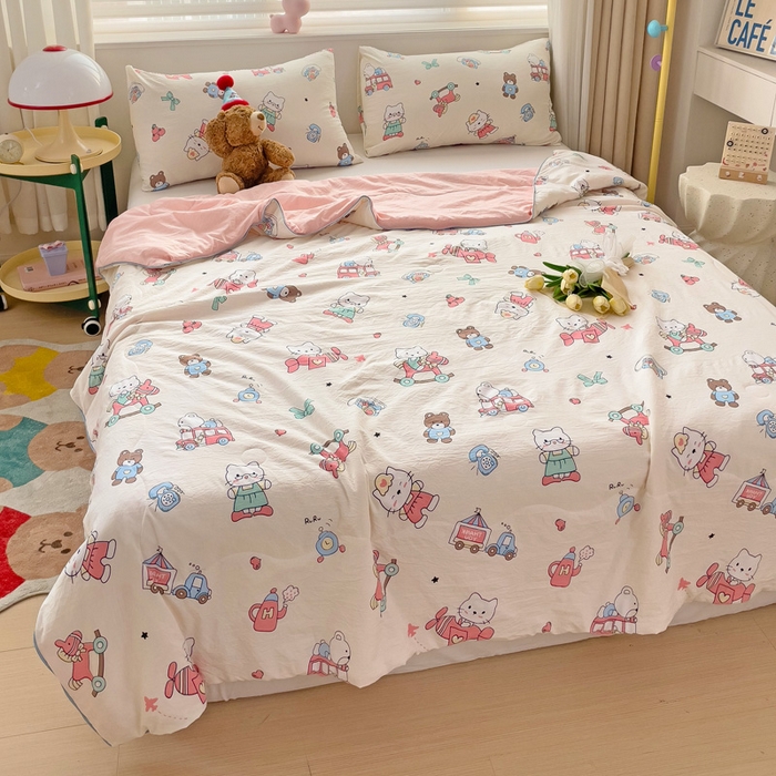 91家纺网 家纺一手货源 找家纺 海岛哥哥 2024新款水洗双层纱超柔单夏被嵌绳款 可爱凯蒂