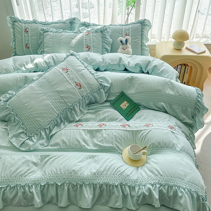 91家纺网 家纺一手货源 找家纺 小主驾到 2024新款公主风水洗棉泡泡纱刺绣蕾丝荷叶边韩版四件套 泡泡纱水绿