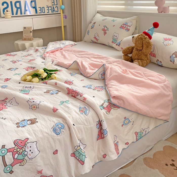 91家纺网 家纺一手货源 找家纺 海岛哥哥 2024新款水洗双层纱超柔单夏被嵌绳款 可爱凯蒂