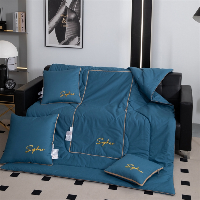 91家纺网 家纺一手货源 找家纺 照世家纺 2024新款时尚简约抗菌棉抱枕被 孔雀蓝